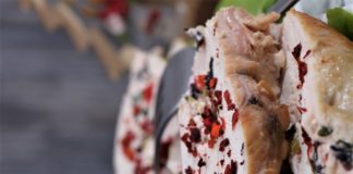 Куриная грудка в духовке, фаршированная сыром и сладким перцем грудка куриная фаршированная фетой и перцами